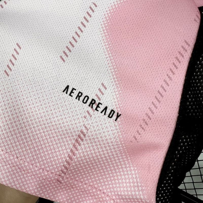 Real Madrid 25/26 Pink Special Edition Kit