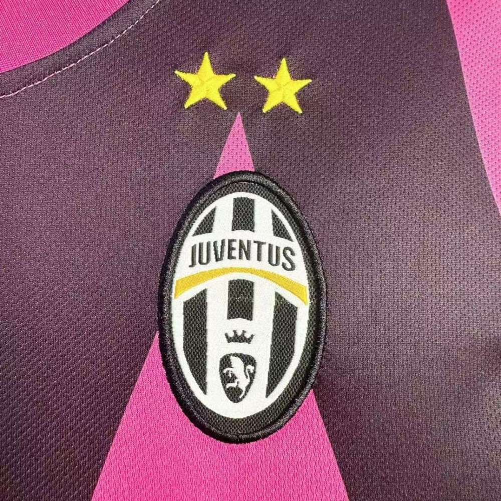 Juventus 2011-2012 Away Long Sleeve Kit